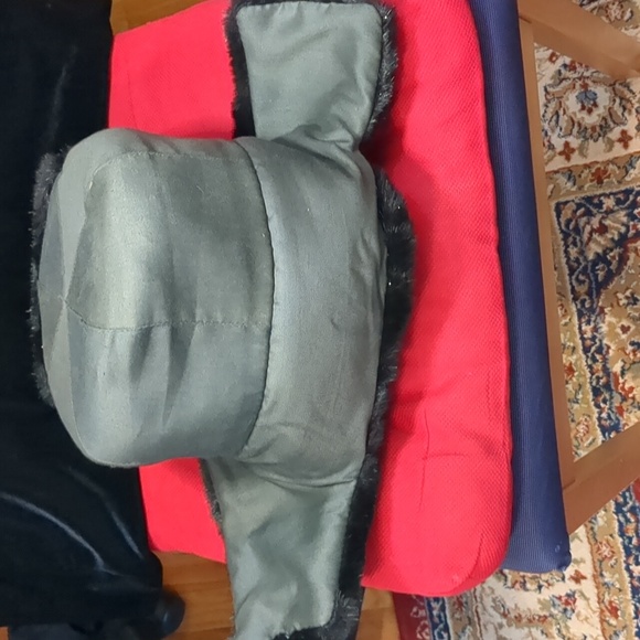 *3/$25 Red star winter hat - Picture 3 of 5